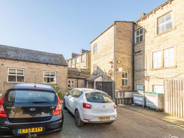 Flat for rent in Meltham, West Yorkshire