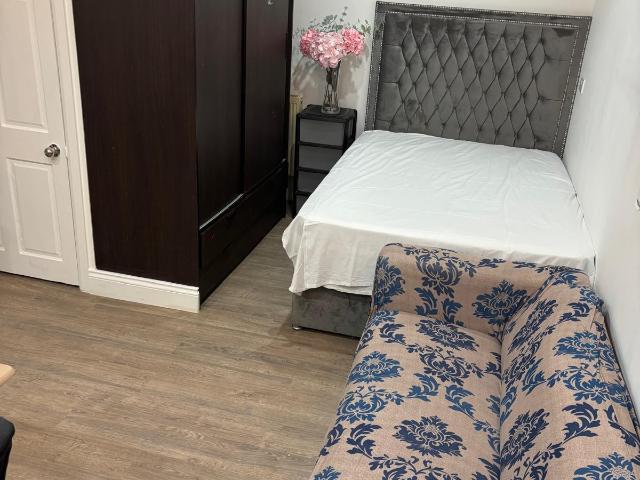 Flat for rent in Clayhall, Greater London
