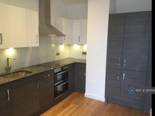 Flat for rent in London Borough of Hillingdon, Greater London