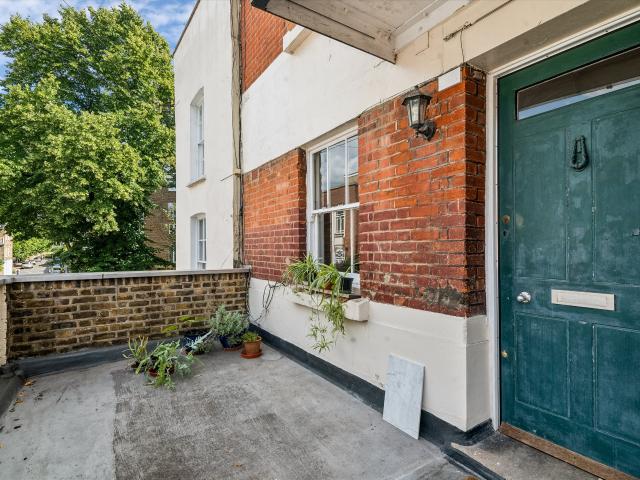 Flat for rent in Kennington, Greater London
