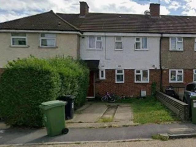 Flat for rent in Pachesham Park, Surrey