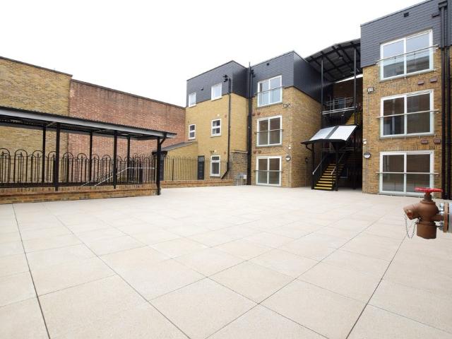 Flat for rent in London Borough of Redbridge, Greater London