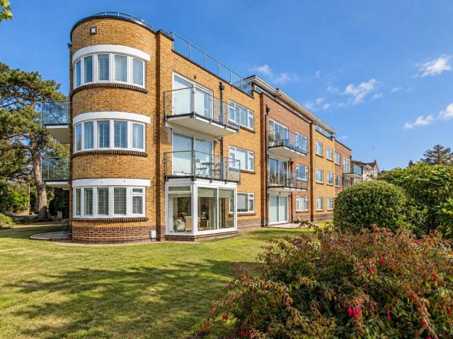 Flat for rent in Canford Cliffs, Poole