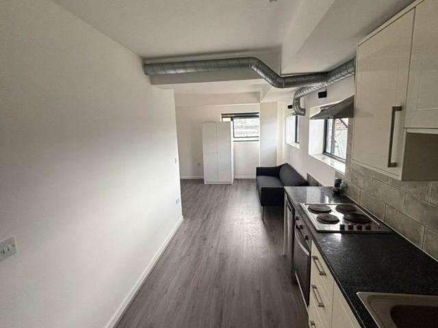 Flat for rent in Hale End, Greater London
