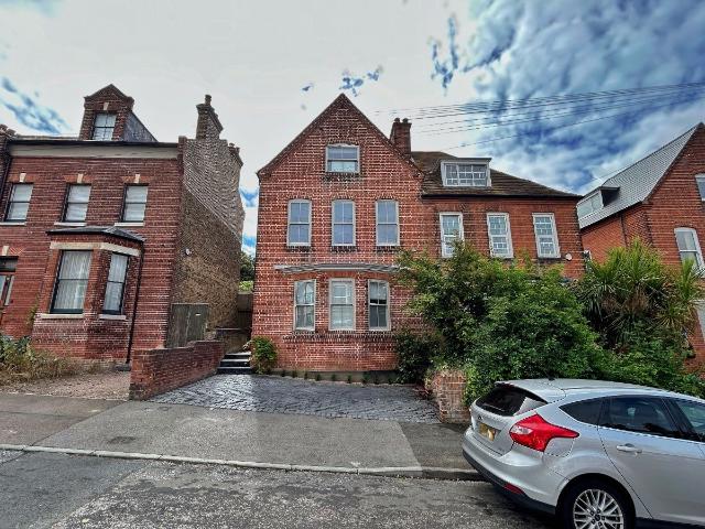 Flat for rent in Cliftonville West, Acol