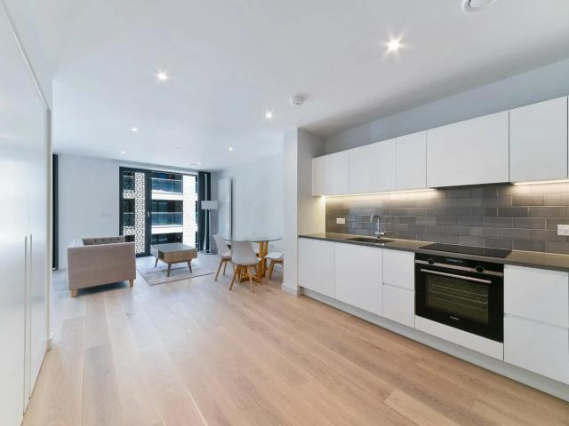 Flat for rent in Silvertown, Silvertown