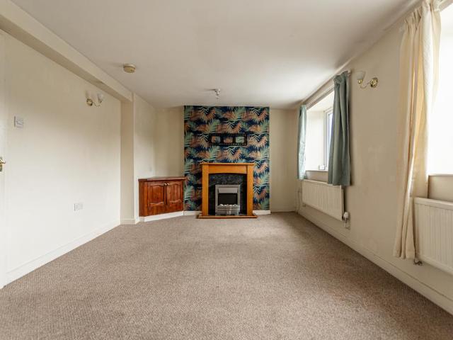 Flat for rent in Charlesworth, East Midlands