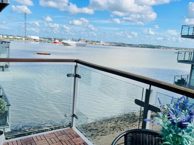 Flat for rent in Greenhithe, Dartford