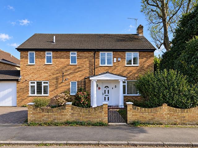 Flat for rent in Runnymede, Surrey