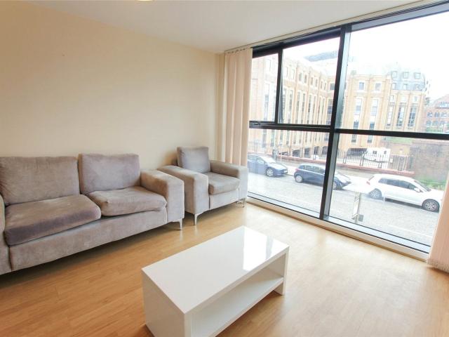 Flat for rent in Calderstones