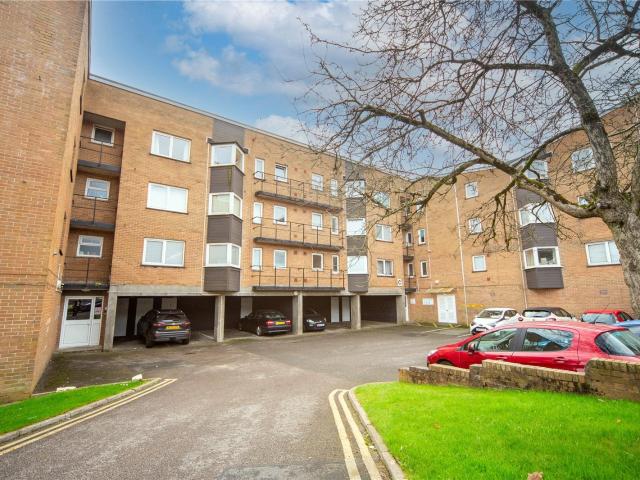 Flat for rent in Falcon Lodge, Wales