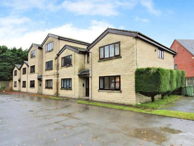 Flat for rent in Clough, Oldham