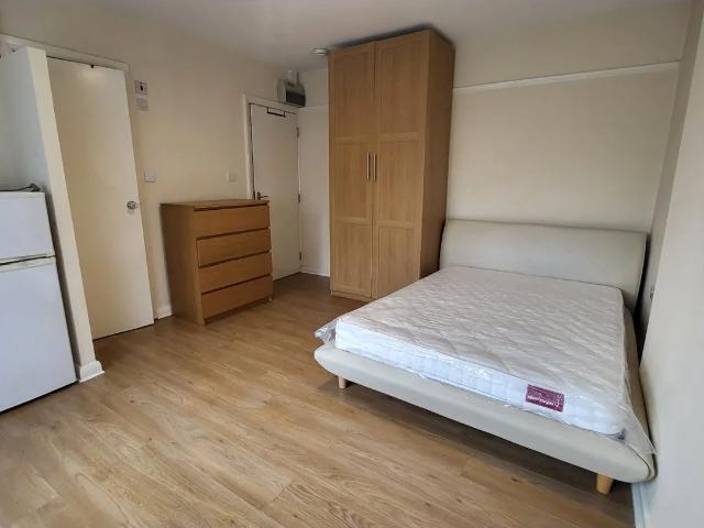 Flat for rent in Dollis Hill, Greater London