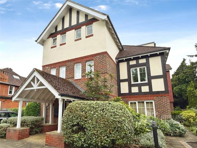 Flat for rent in Woking, Surrey