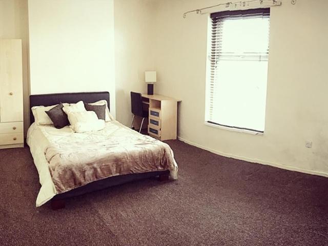 Flat for rent in Wake Green, West Midlands