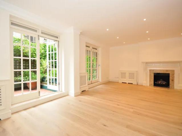 Flat for rent in South Kensington, Greater London