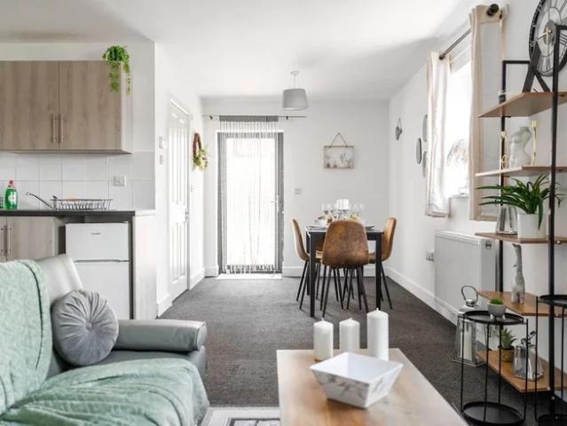 Flat for rent in Colnbrook with Poyle, Slough
