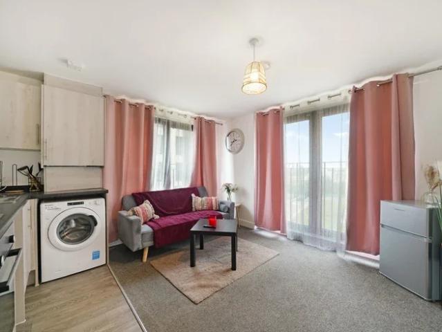 Flat for rent in Colnbrook with Poyle, Slough