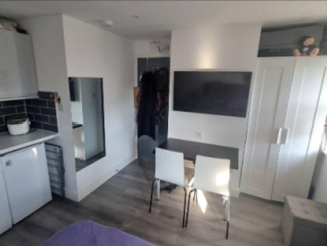 Flat for rent in Slough