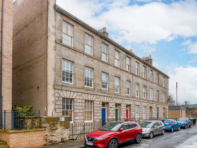 Flat for rent in Meadowbank, Scotland