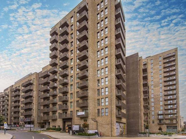 Flat for rent in Beaufort Park, Greater London