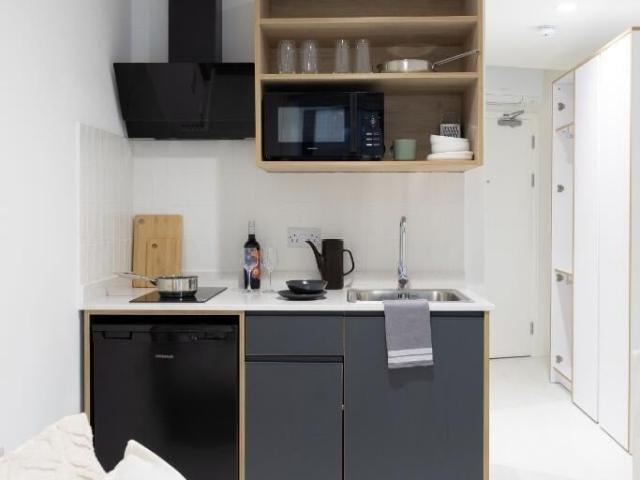 Flat for rent in London Borough of Tower Hamlets, Greater London