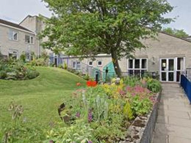 Flat for rent in Froggatt, East Midlands