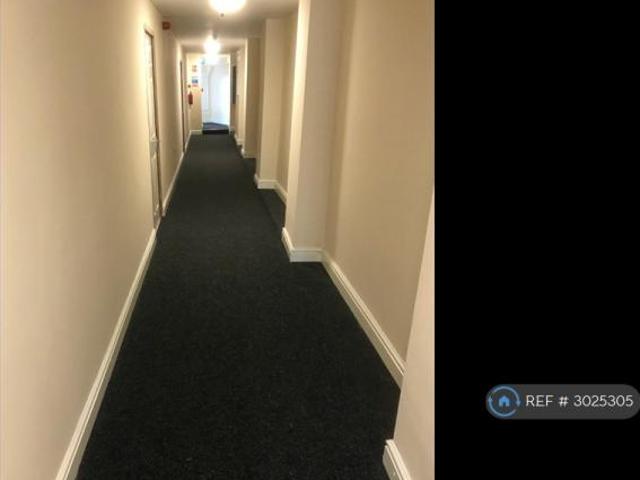 Flat for rent in Bargoed, Wales