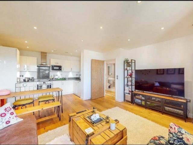 Flat for rent in East Greenwich, Greater London