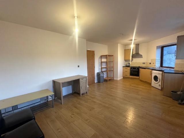 Flat for rent in Hillhouse, Huddersfield