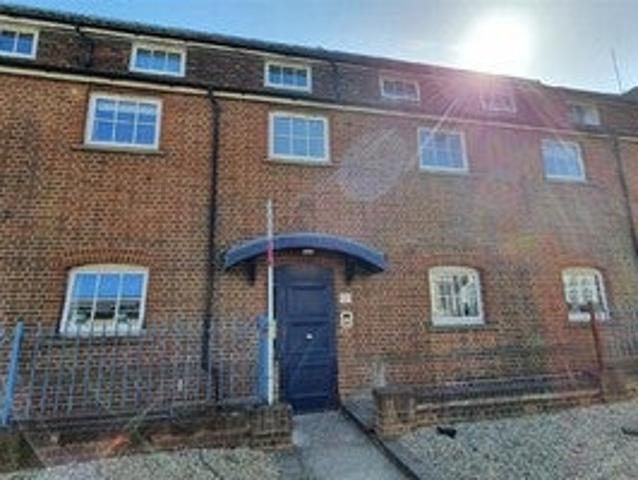Flat for rent in Kings Hill, Colliers End