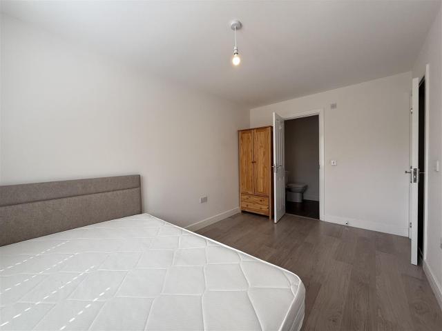 Flat for rent in Pin Green Industrial Area, Shephall