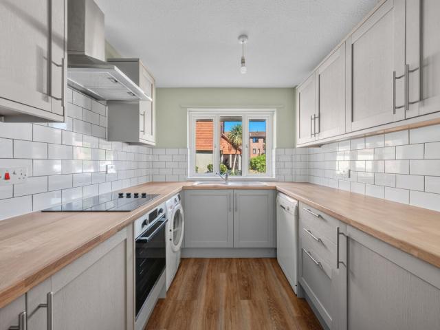 Flat for rent in London Borough of Merton, Greater London