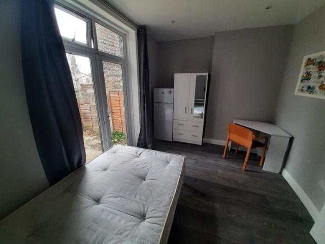 Flat for rent in Harlesden, Greater London