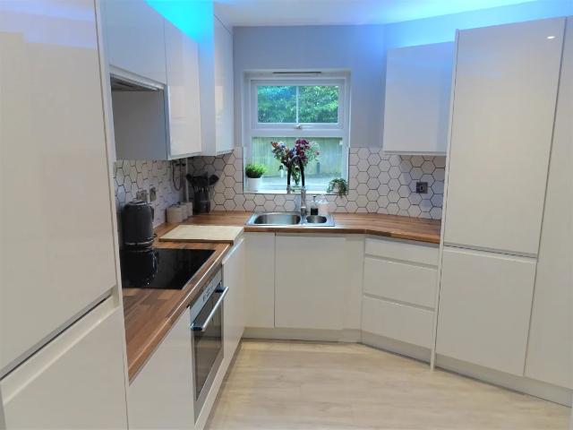 Flat for rent in Church Crookham, Hart