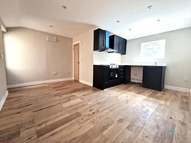 Flat for rent in Barkingside, Greater London