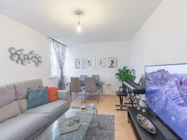 Flat for rent in London Borough of Barnet, Greater London