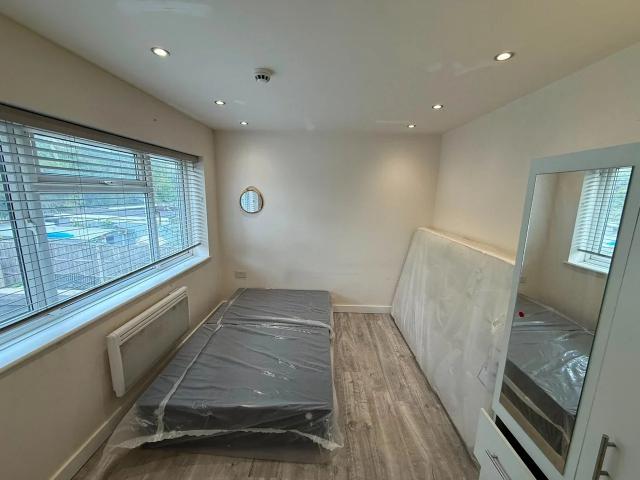 Flat for rent in London Borough of Ealing, Perivale