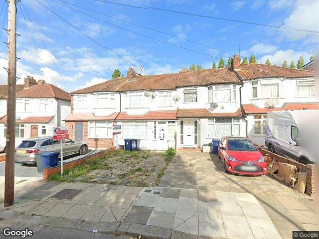 Flat for rent in London Borough of Ealing, Perivale