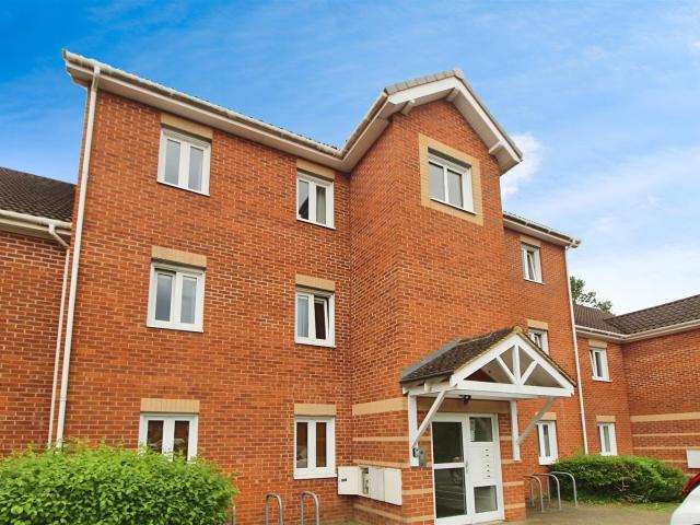 Flat for rent in Britwell, Slough