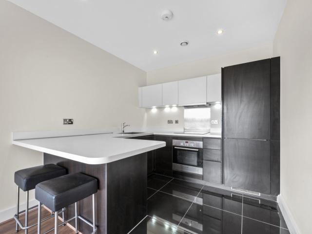 Flat for rent in Cottenham Park, Greater London