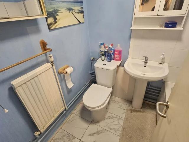 Flat for rent in London Borough of Ealing, Greater London