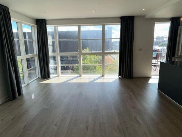 Flat for rent in East Wick, Greater London