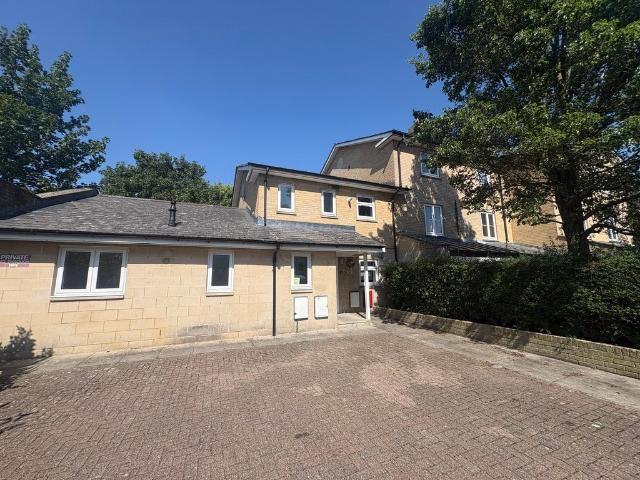 Flat for rent in Deer Park, Black Bourton
