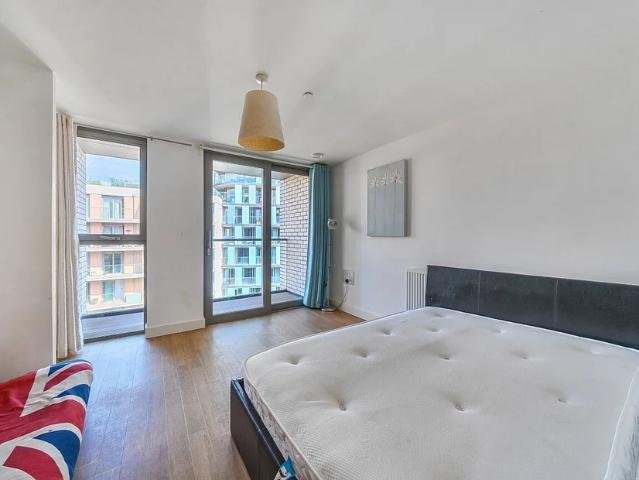 Flat for rent in London Borough of Lewisham, Ladywell