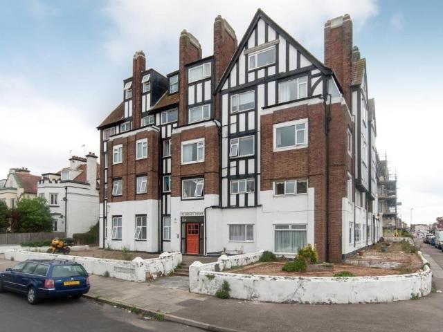 Flat for rent in Cliftonville West, Acol