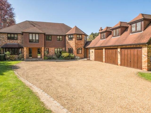 Flat for rent in Sunninghill and Ascot, South Ascot