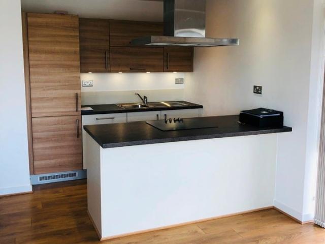 Flat for rent in Poplar Grove, Greater London