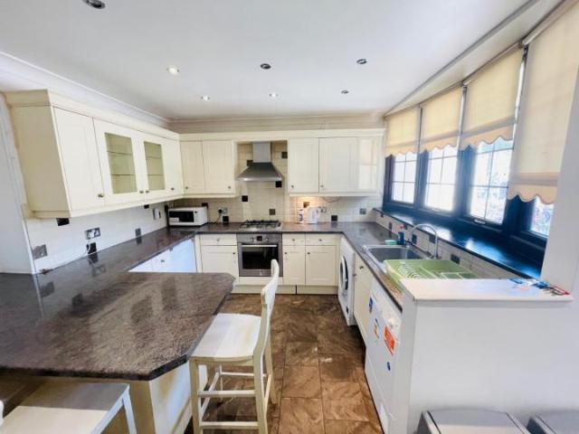 Flat for rent in Saint Matthias Estate, Poplar Grove