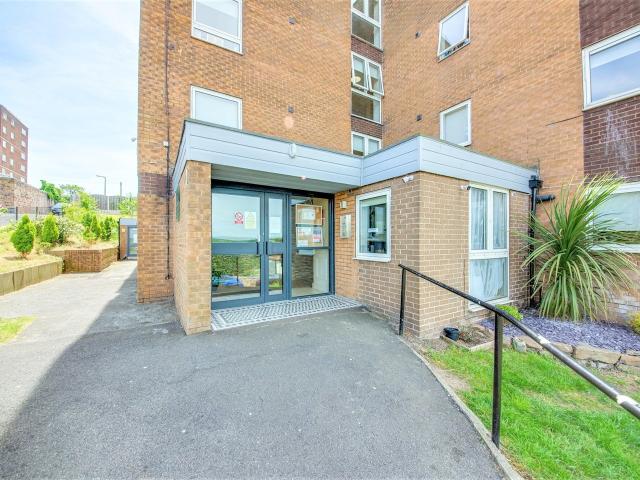 Flat for rent in Rawmarsh, Eastwood